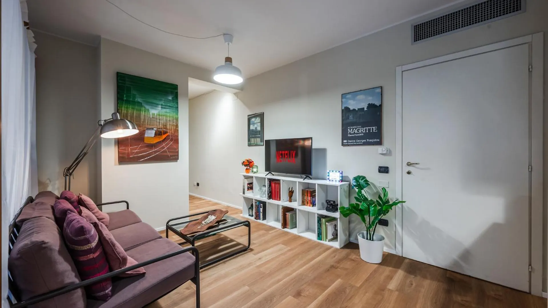 The Baldachin Home - Navigli Area Milan Apartment
